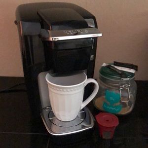 Keurig gently used. Works like new, looks new!